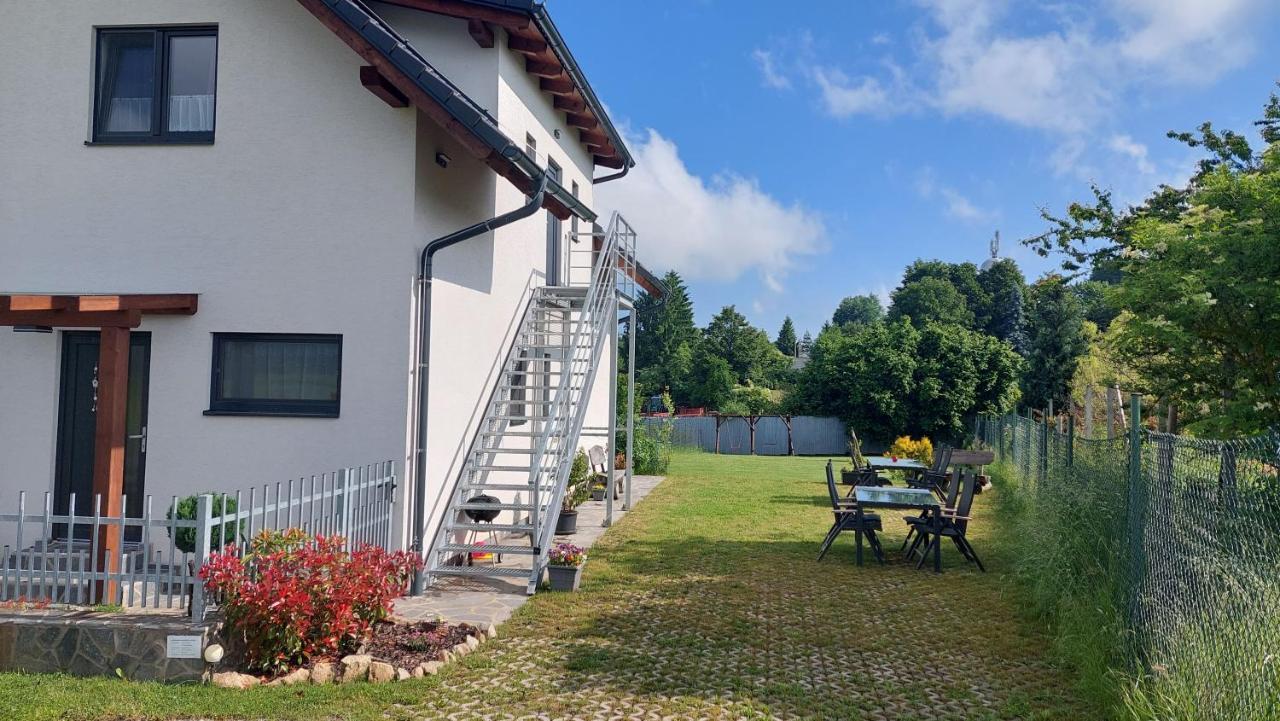 Apartmany Kohoutek A Slepicka V Novohradskych Horach Nové Hrady Exterior foto